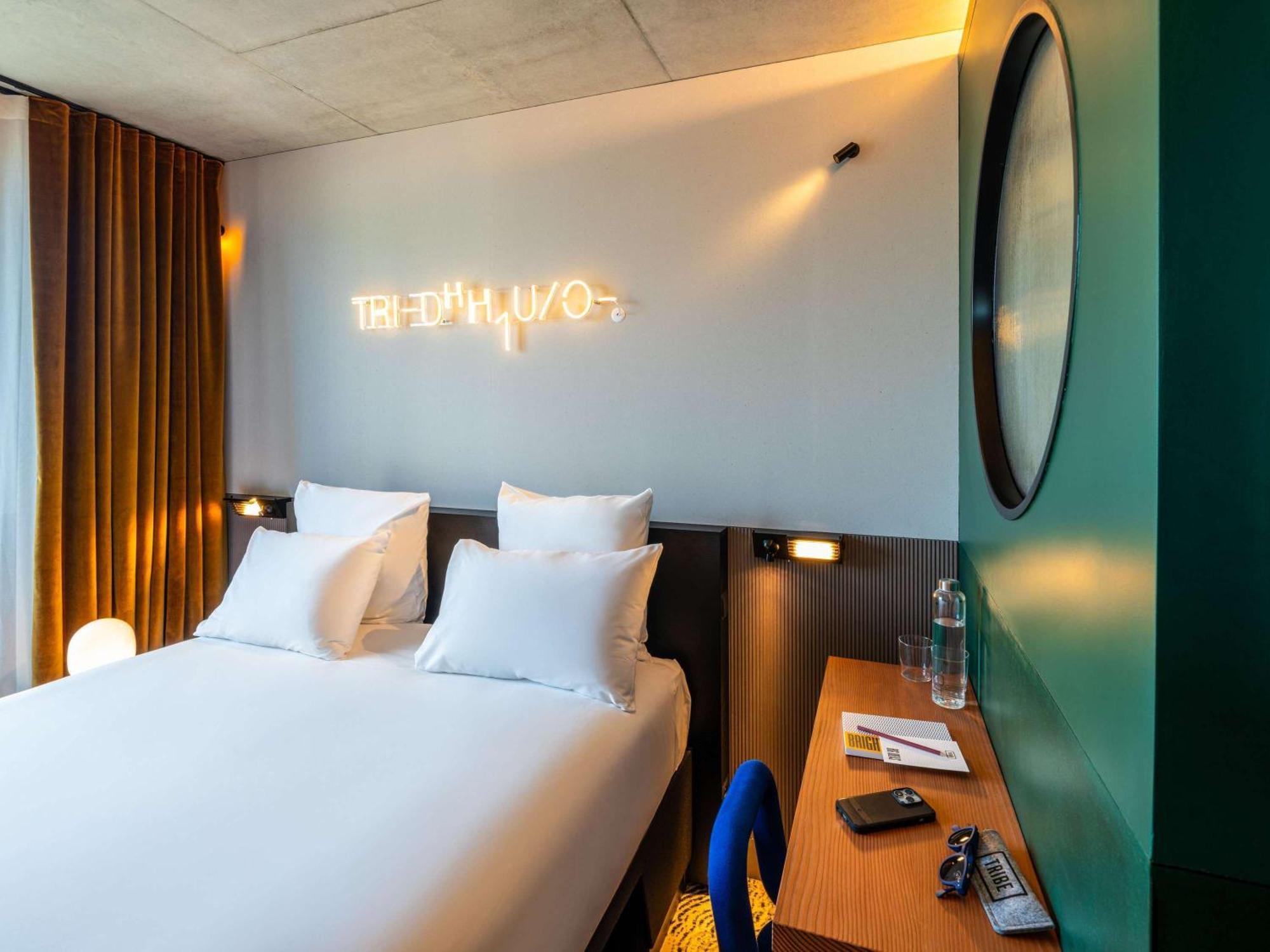 Tribe Paris Clichy Hotel ภายนอก รูปภาพ