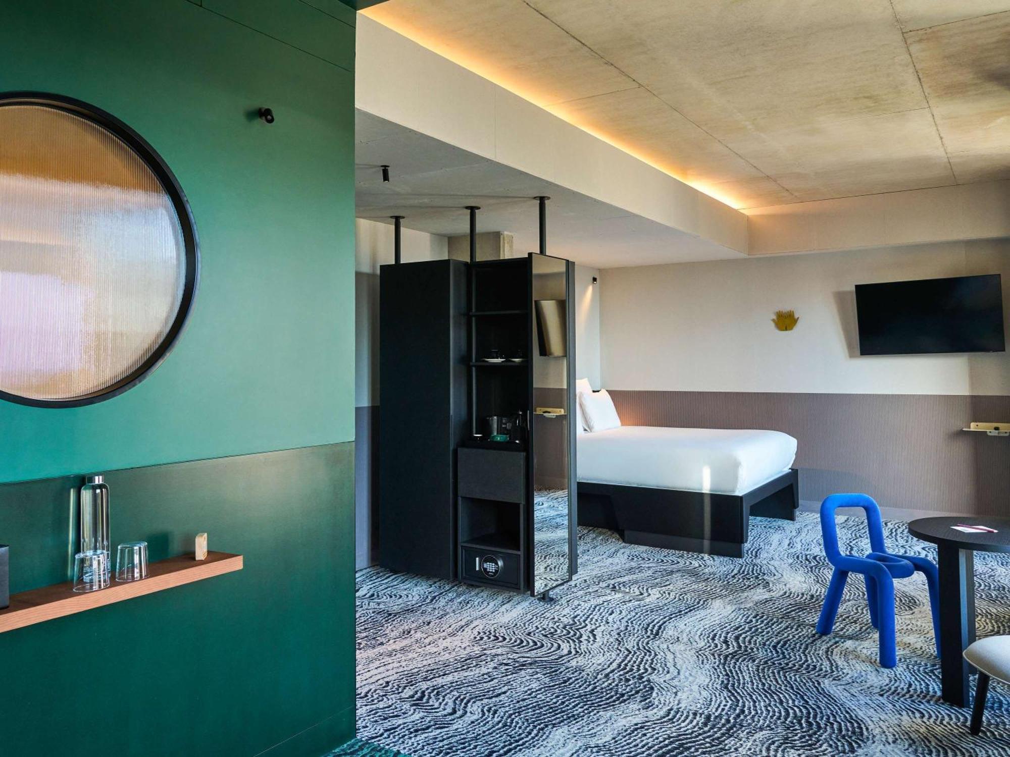 Tribe Paris Clichy Hotel ภายนอก รูปภาพ