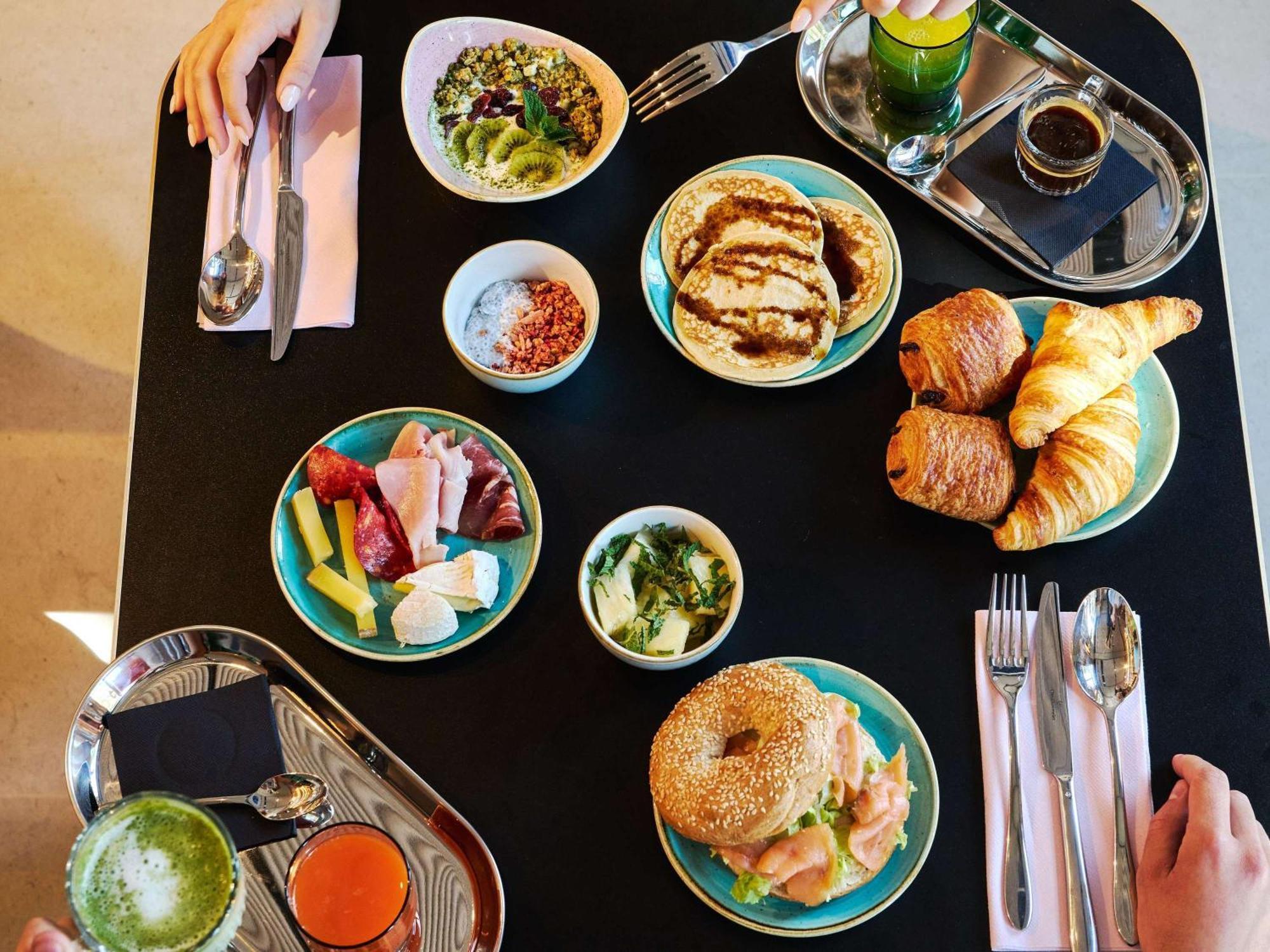 Tribe Paris Clichy Hotel ภายนอก รูปภาพ