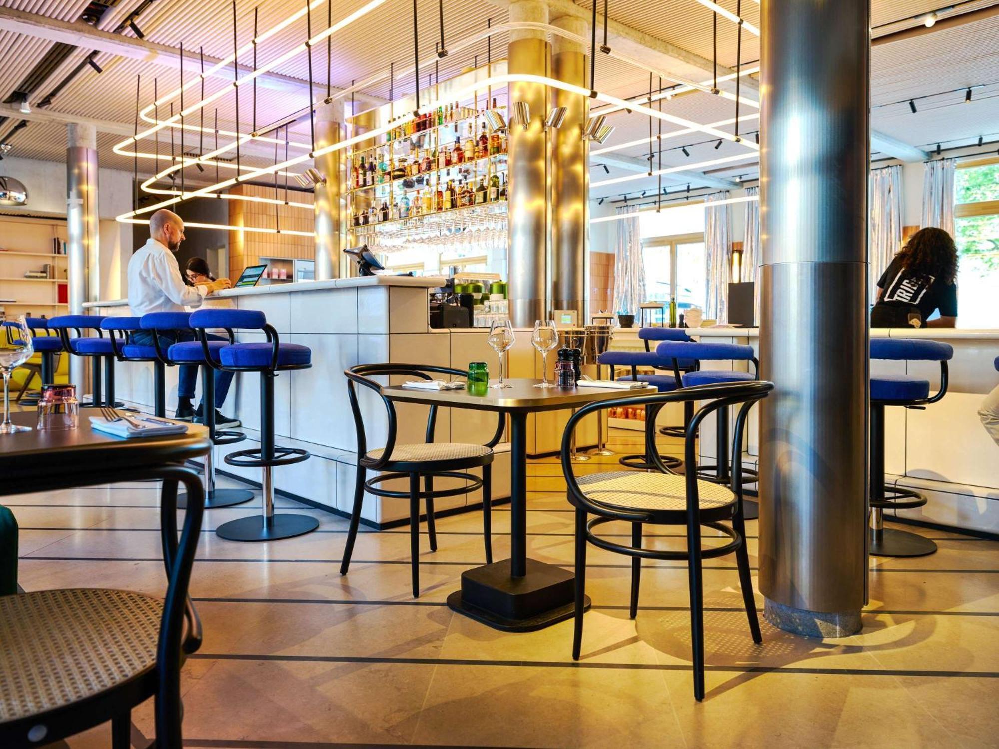 Tribe Paris Clichy Hotel ภายนอก รูปภาพ