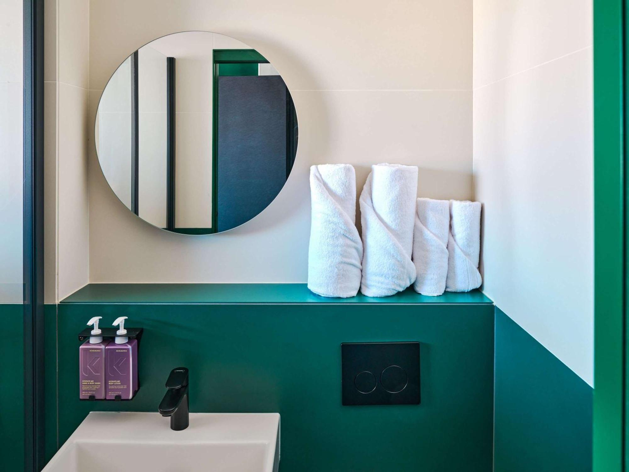 Tribe Paris Clichy Hotel ภายนอก รูปภาพ