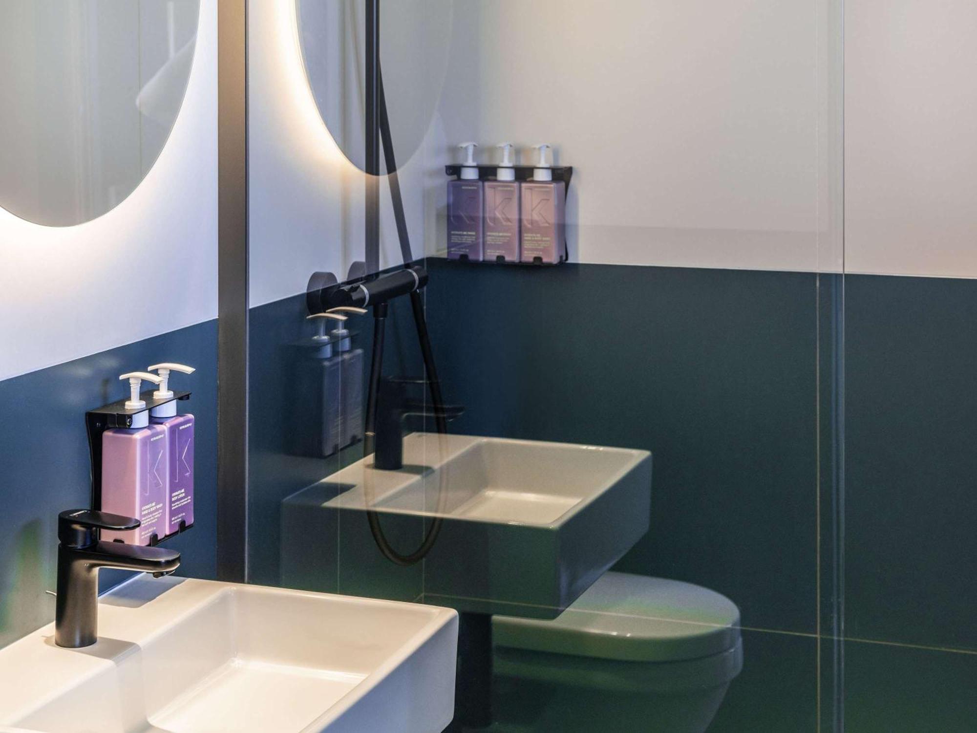 Tribe Paris Clichy Hotel ภายนอก รูปภาพ