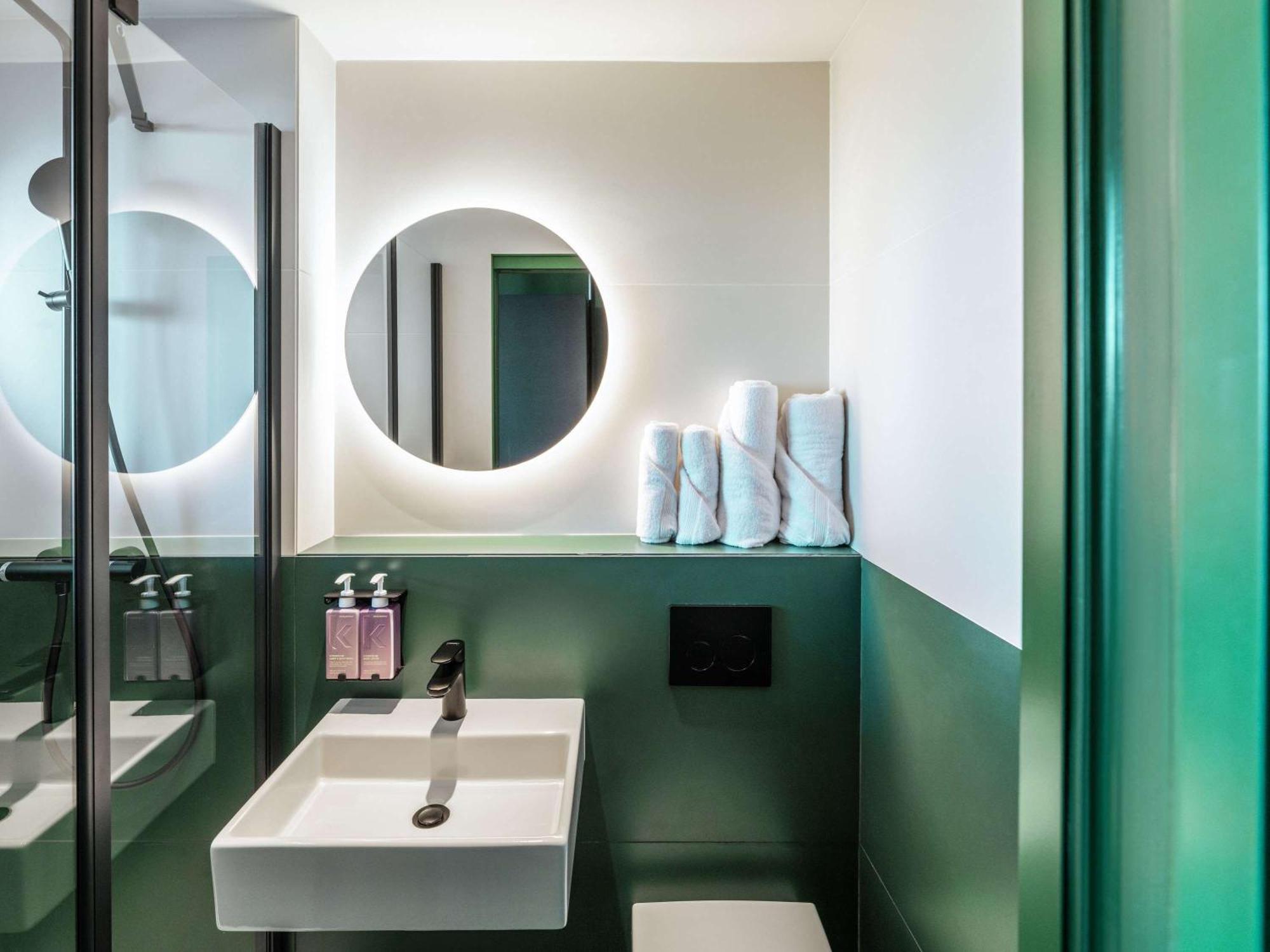 Tribe Paris Clichy Hotel ภายนอก รูปภาพ